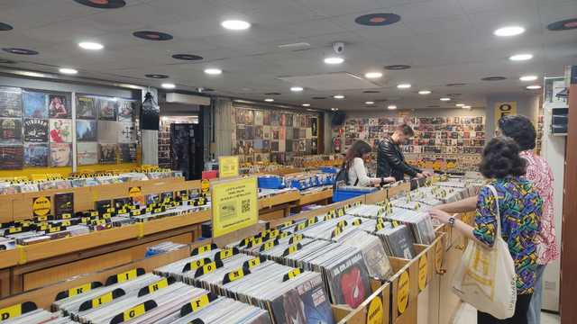 DEPENDIENTE/A DE TIENDA