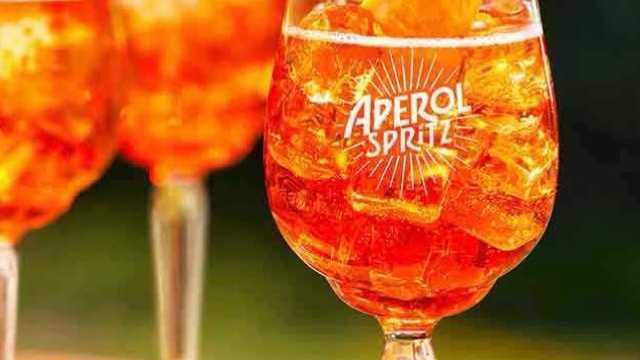 Camarero/a y Ayudante/a de Cocina