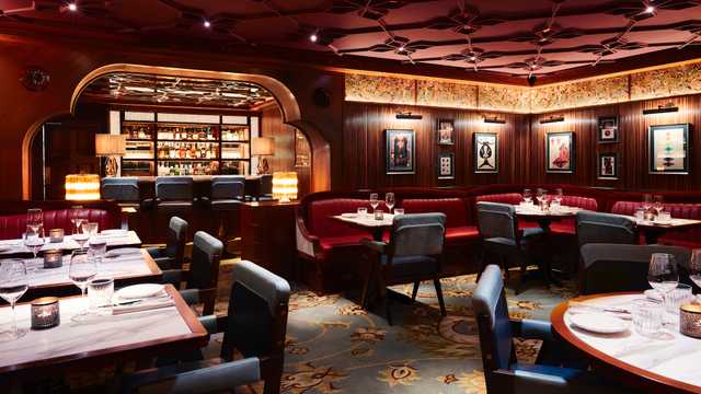 Commis Waiter / Waitress