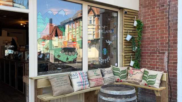 Barista and Waiter / Waitress