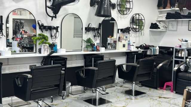 Hairdresser/ Braiders