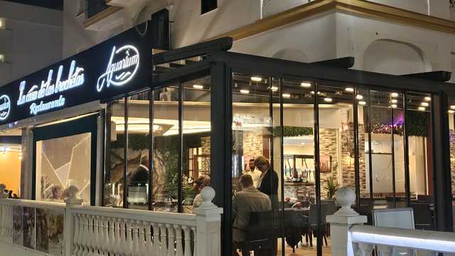 Camarero/a y Ayudante/a de Cocina