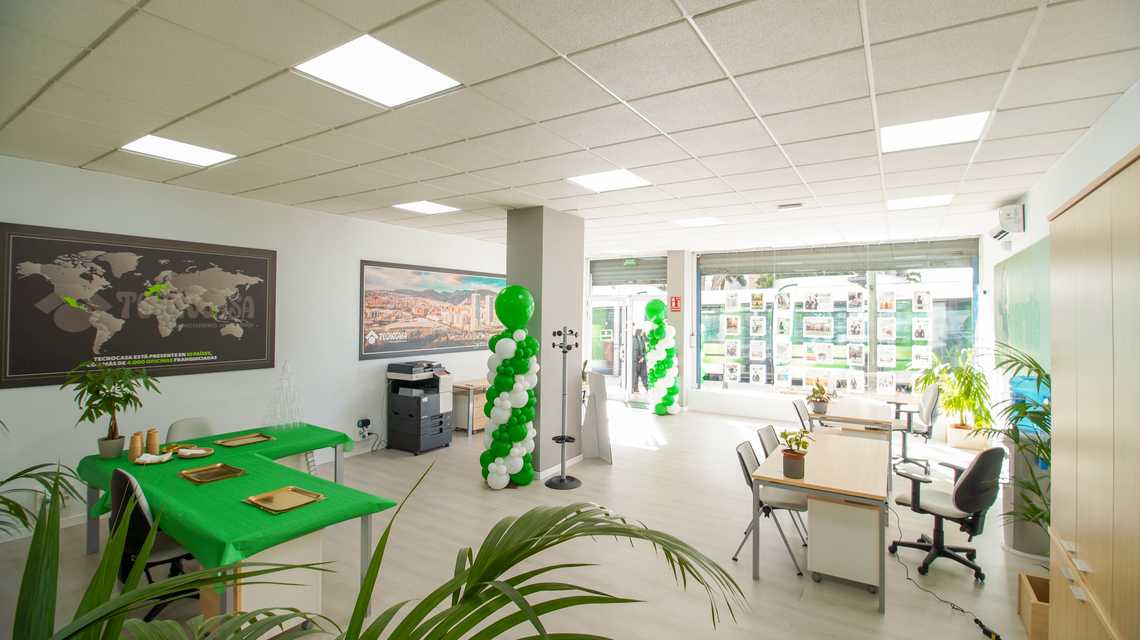 Tecnocasa agencia inmobiliaria cover image