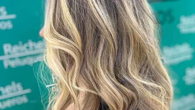Oficial de Peluquería